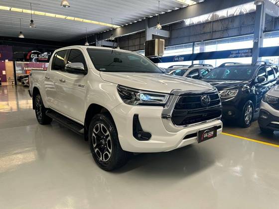 TOYOTA HILUX 2.8 D-4D TURBO DIESEL CD SRX 4X4 AUTOMÁTICO
